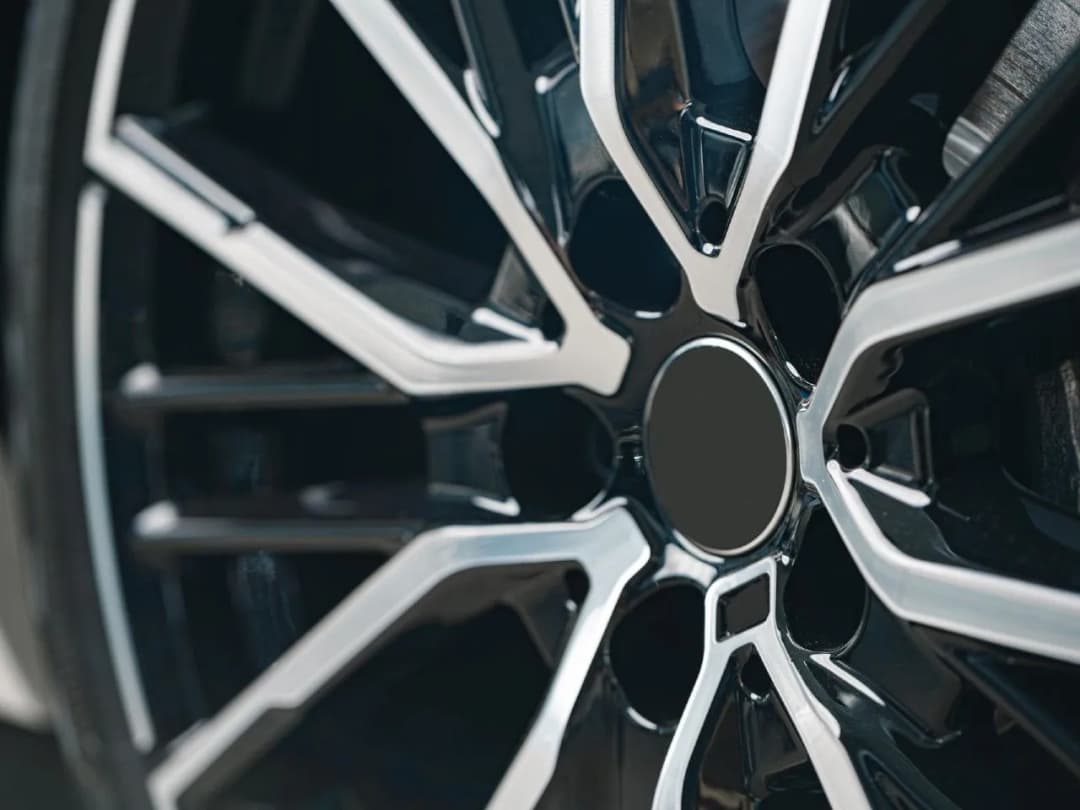 Jak pomalować felgi sprayem - uniknij najczęstszych błędów i zyskaj efektowny wygląd
