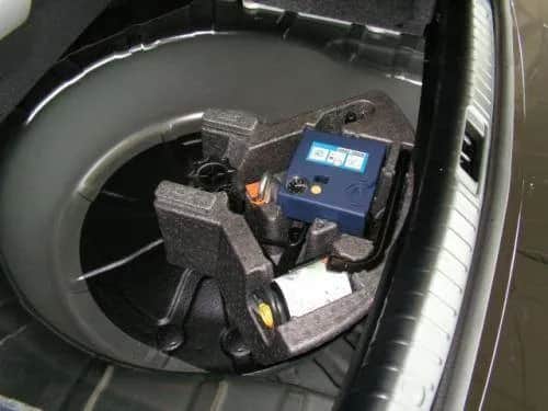 Gdzie dokładnie jest koło zapasowe w Ford Galaxy? Sprawdź lokalizację!