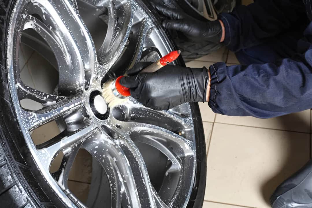 Jak skutecznie zabezpieczyć felgi aluminiowe przed korozją i uszkodzeniami