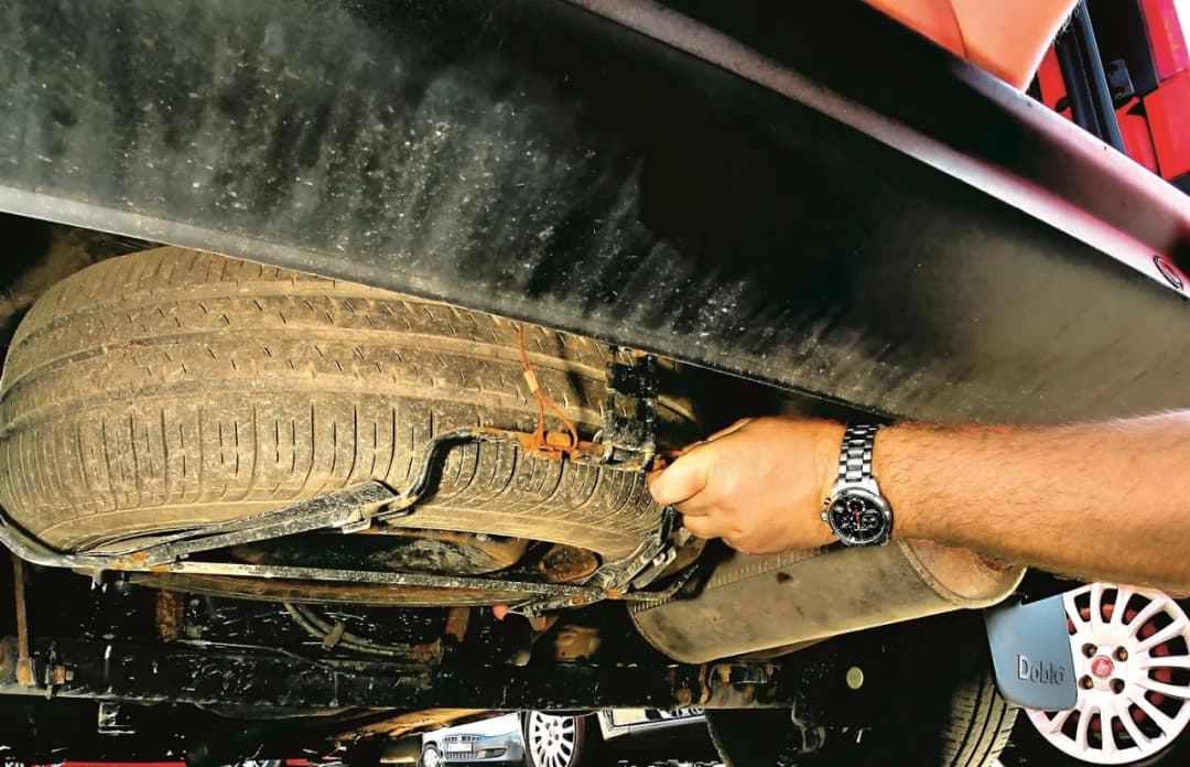 Jak łatwo zdjąć koło zapasowe w Peugeot Boxer – krok po kroku bez problemów