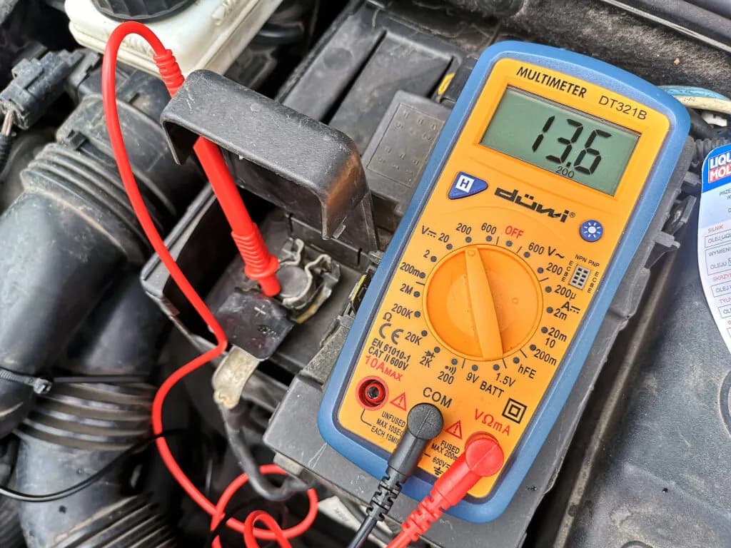 Jaki powinien być prąd ładowania alternatora? Uniknij awarii i zadbaj o auto!