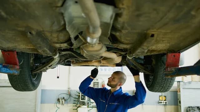 Ile kosztuje wymiana oleju u mechanika? Sprawdź ceny i oszczędź!