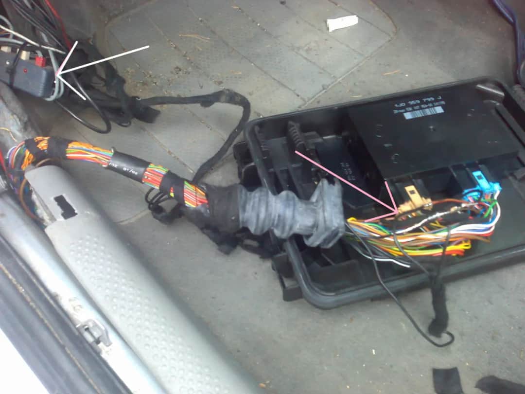 Gdzie jest sterownik centralnego zamka w Passacie B5 i jak go naprawić