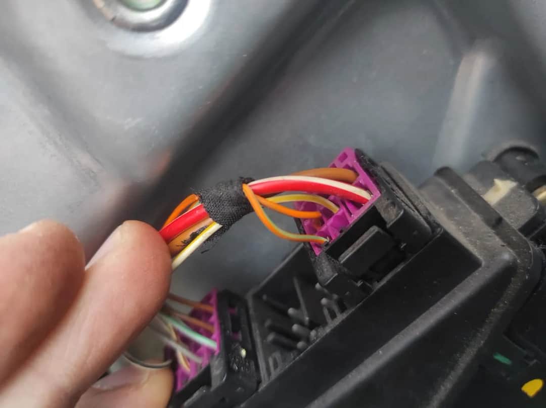 Gdzie jest sterownik centralnego zamka w Skoda Fabia? Oto odpowiedź!