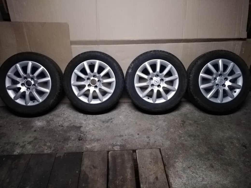 Jakie felgi do Opla Zafira A? Sprawdź najlepsze opcje i uniknij błędów!