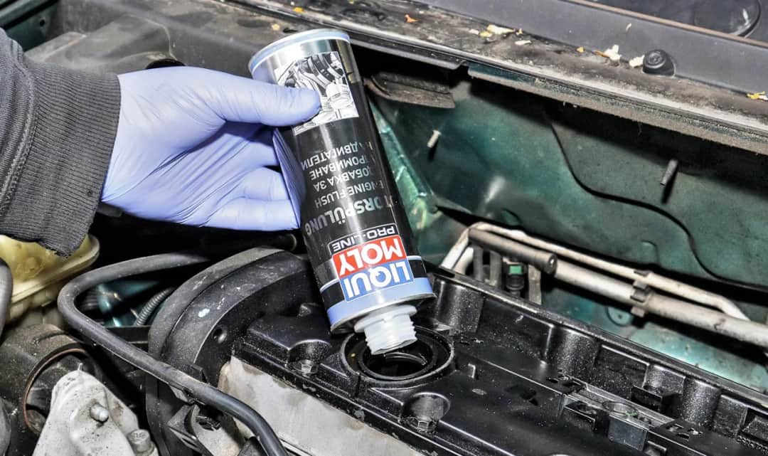 Płukanka Motul – jak skutecznie oczyścić silnik i uniknąć problemów?